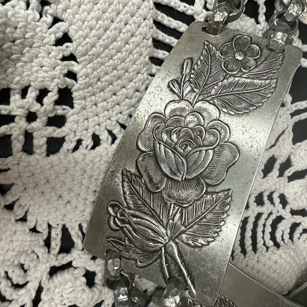 Vintage aluminum rose embossed belt. Hook closure with chain. Approx 28”
